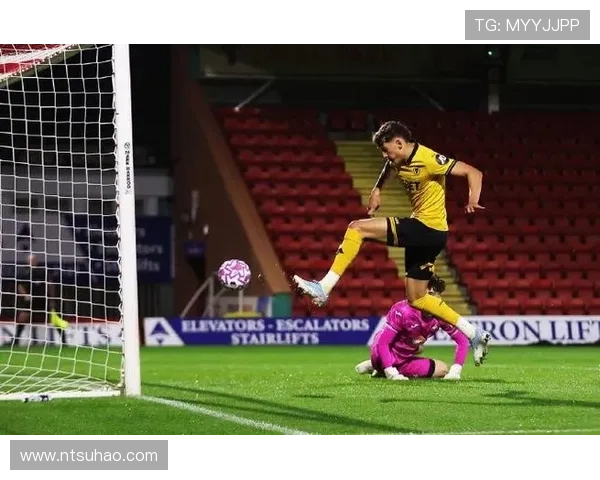 斯旺西城足球俱乐部新赛季引援布局与青训升级引发关注球队战术调整前景