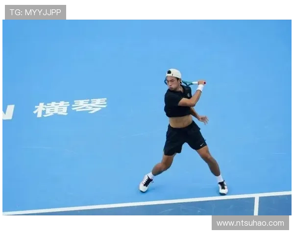 网球赛季激战正酣 近期赛事精彩纷呈 球员表现引发热议